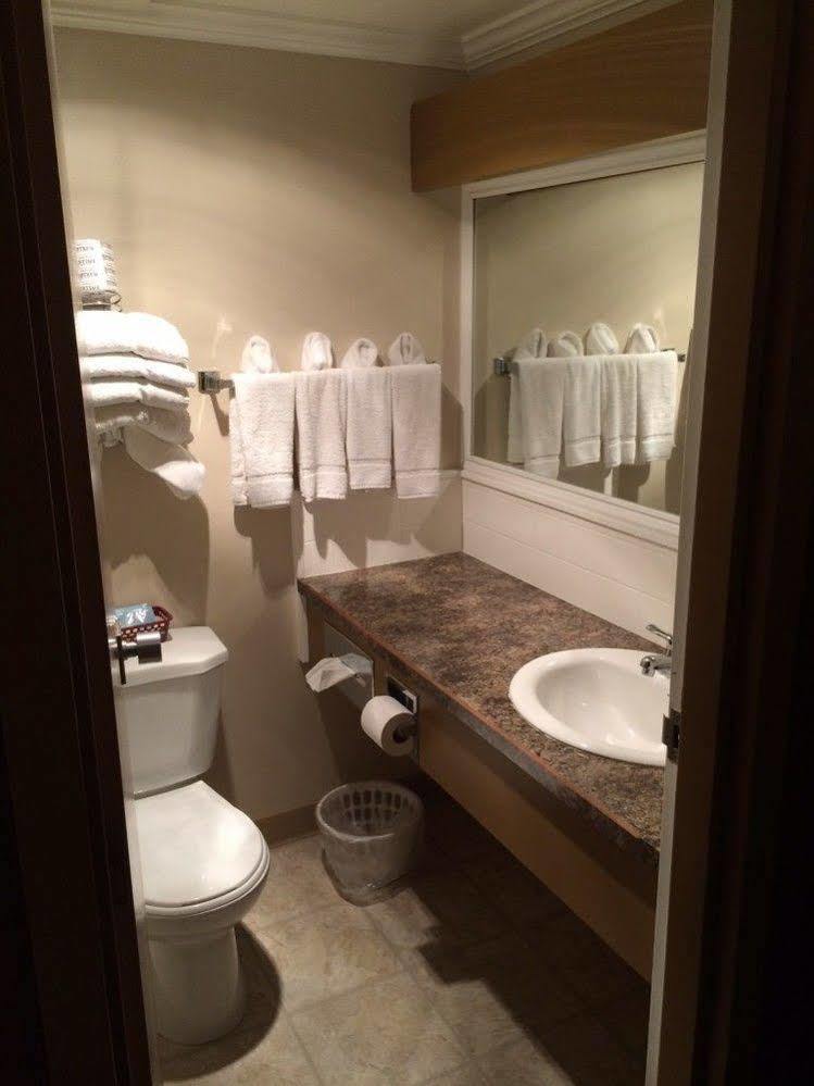 Logan Lake Lodge ภายนอก รูปภาพ